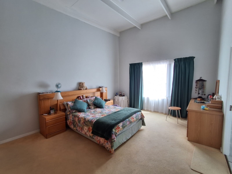 4 Bedroom Property for Sale in Stilbaai Wes Western Cape